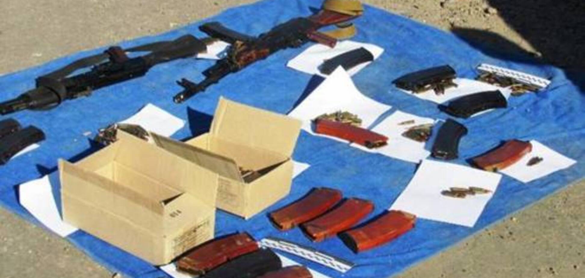 На Херсонщине задержали угнанный из Донецка автомобиль с оружием, боеприпасами и коноплей