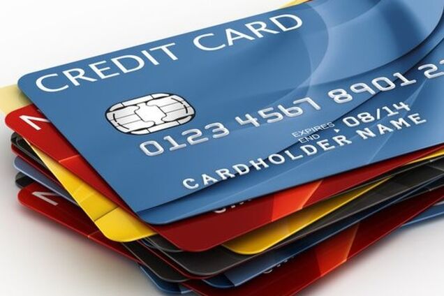 В Украине запрещена выдача валюты по картам