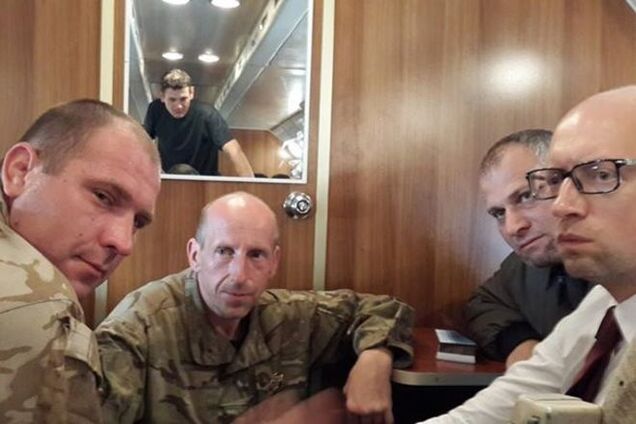 Вышедший из окружения боец: я только обниму жену, заживет рана – и назад