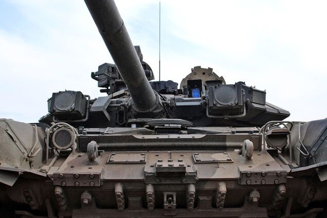 Аэропорт Луганска штурмует танковый батальон ВС РФ