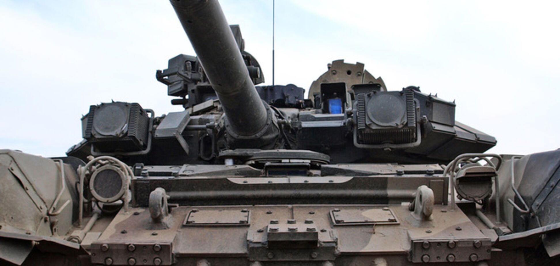Аэропорт Луганска штурмует танковый батальон ВС РФ