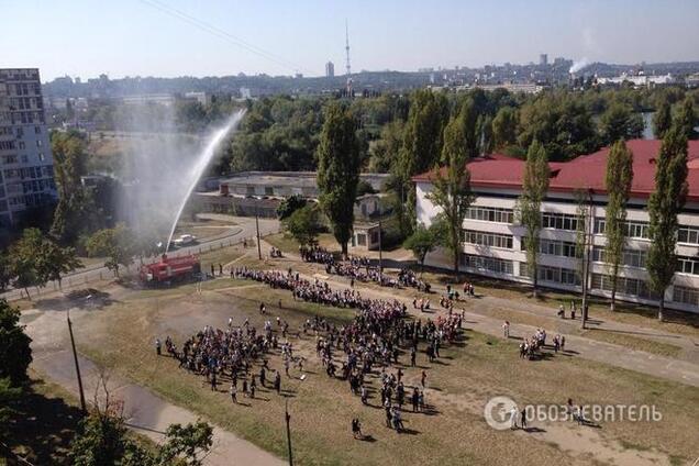 В киевской школе устроили массовый а-ля IceBucketChallenge