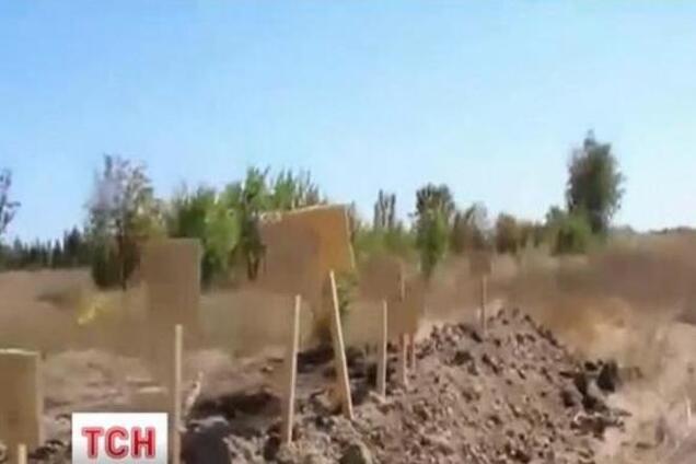 Возле Луганского аэропорта появились десятки неизвестных свежих могил