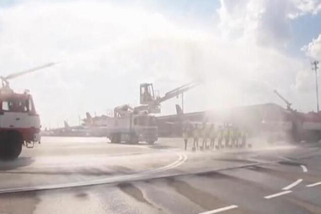 В 'Борисполе' участников Ice Bucket Challenge облили водой пожарные машины