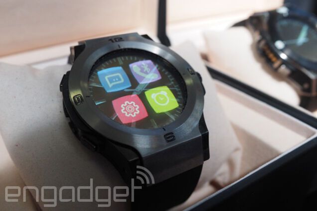 Представлены 'умные' часы с кварцевым механизмом