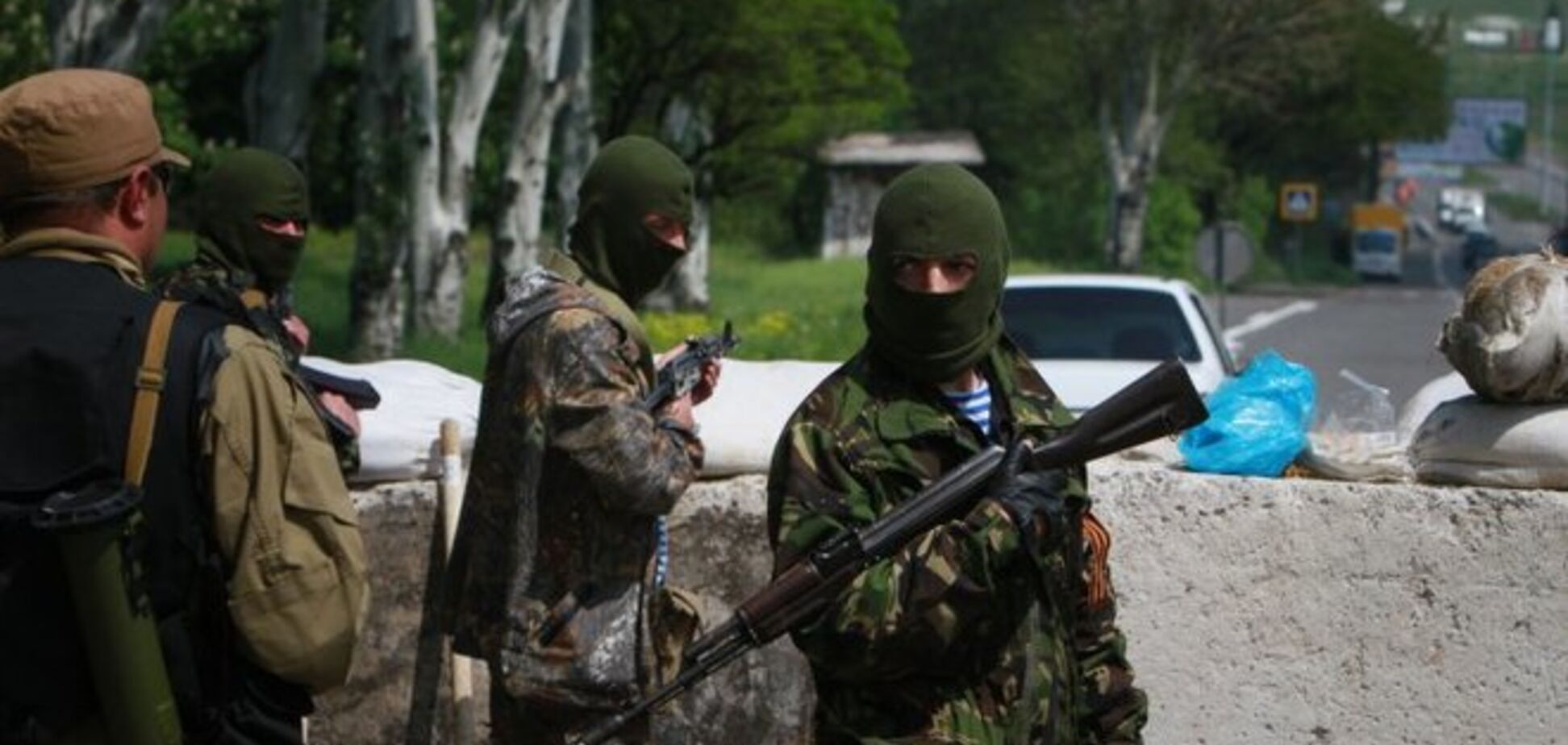 Российские оккупанты укрепляют блокпосты на въезде в Крым