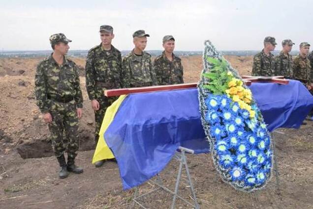 В Днепропетровске похоронили тела 11 неизвестных солдат, которые погибли в зоне АТО