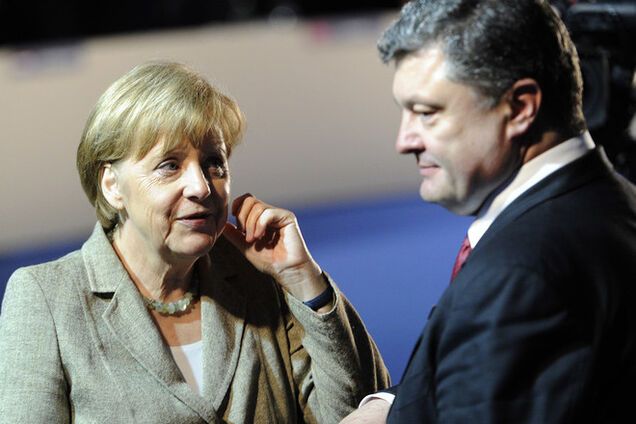 Порошенко заявил Меркель, что мир на Донбассе наступит после ухода войск РФ