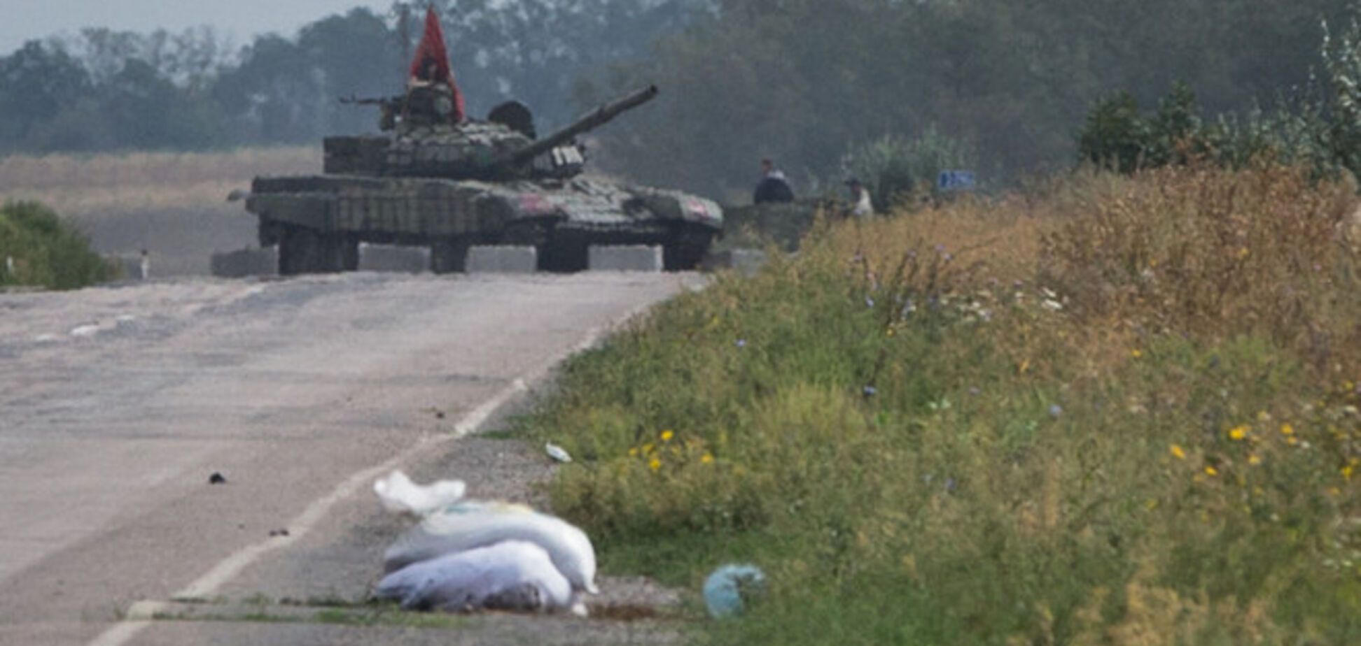 Террористы из блокпоста с украинским флагом устроили бойню: погибли более 30 бойцов АТО