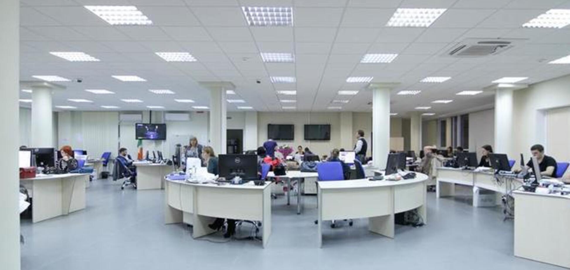 Редакцію газети 'Вести' заблокували працівники СБУ