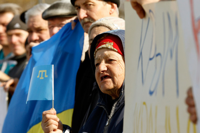 Оккупанты продолжают обыски в домах крымских татар