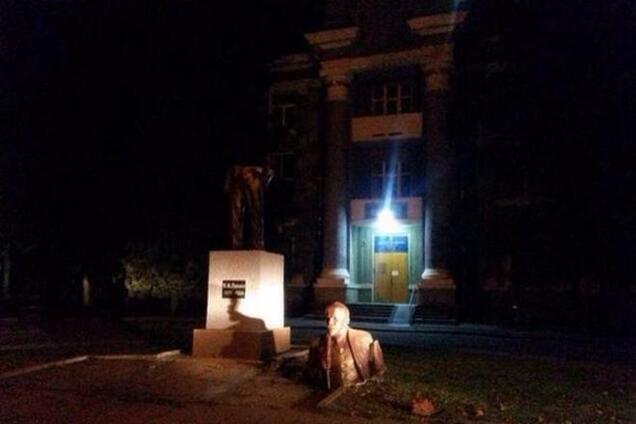 Работа для Гепы: в Харькове опять свалили Ленина