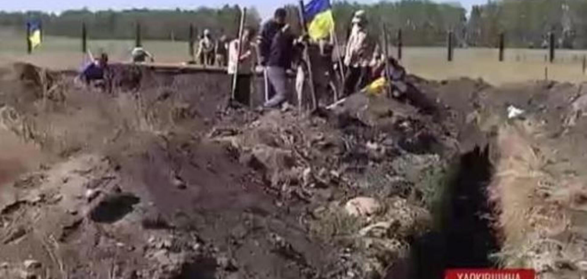 На границе с Россией харьковчане роют траншеи