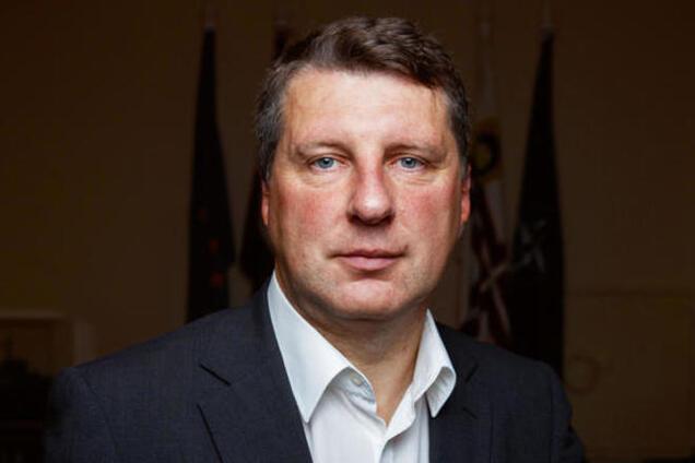 Министр обороны Латвии: если потребуется, мы пристрелим этих 'зеленых человечков'!