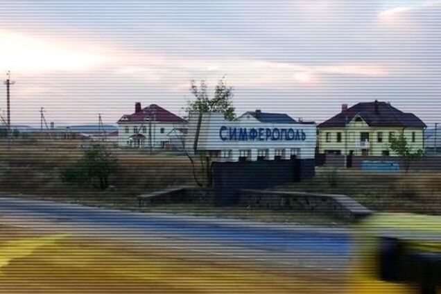 Главную автотрассу Крыма патриоты покрасили в желто-синий цвет