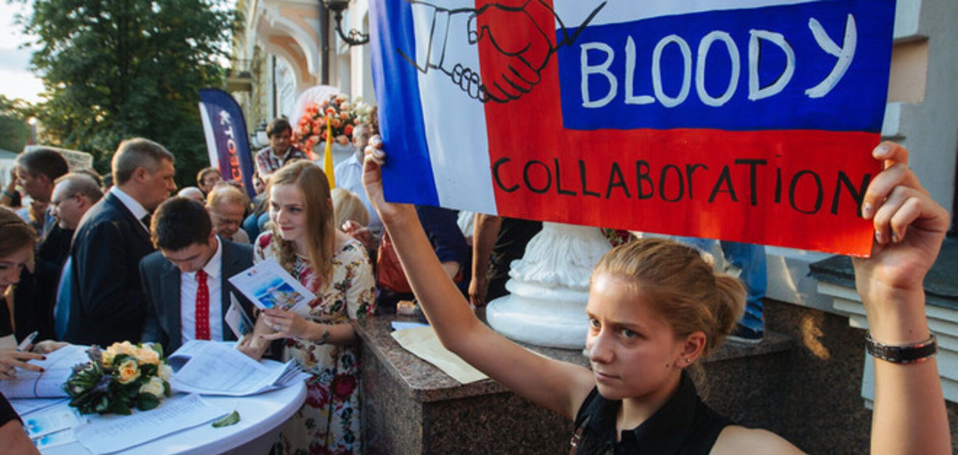 Французский 'Мистраль' с россиянами на борту вышел в море