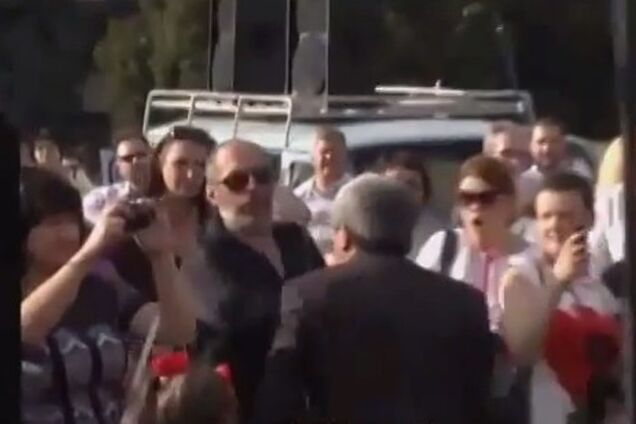 Мэр Запорожья подрался на митинге: Кто кричал 'Ганьба'? Идите ко мне!