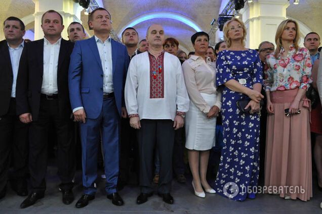 Съезд стоя: два комбата и три женщины десятки 'Народного фронта'