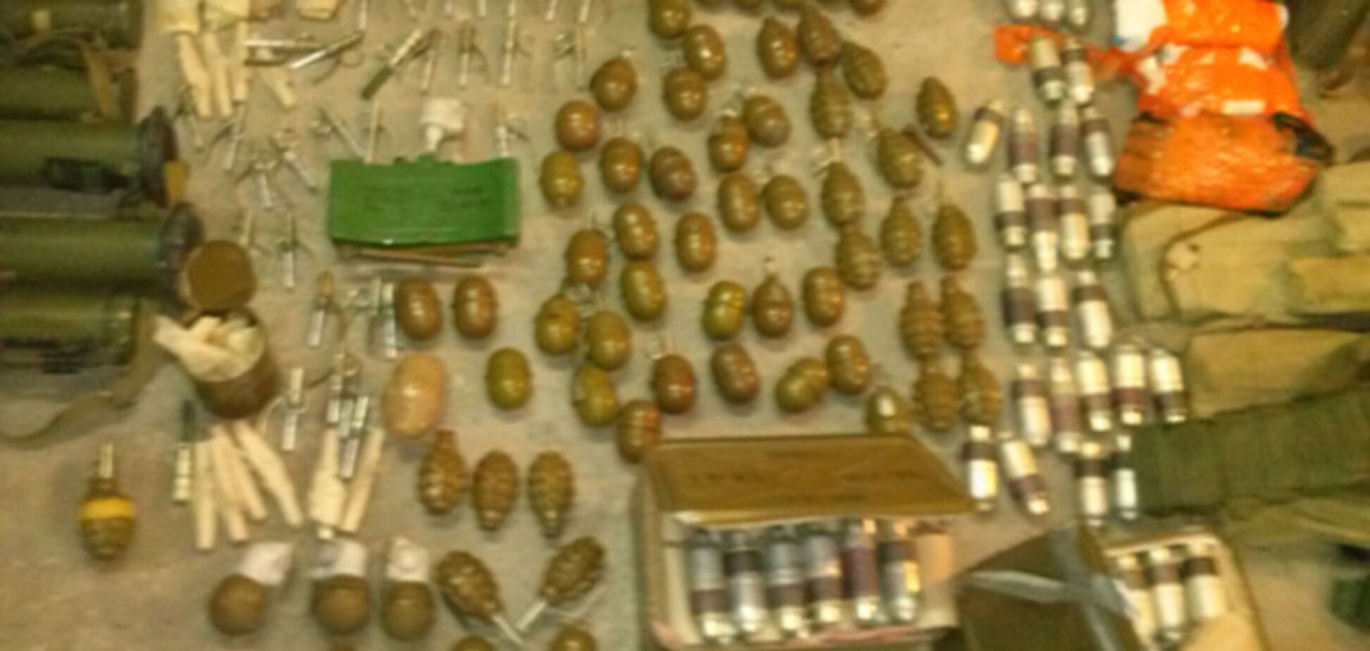 В гараже жителя Днепропетровска обнаружен склад оружия