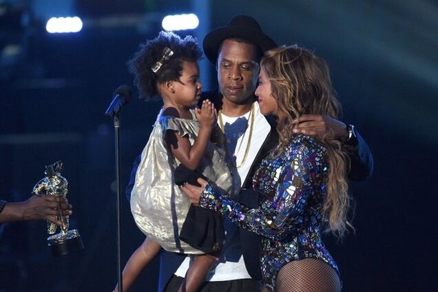 Джей Зи спел на концерте, что Бейонсе снова беременна