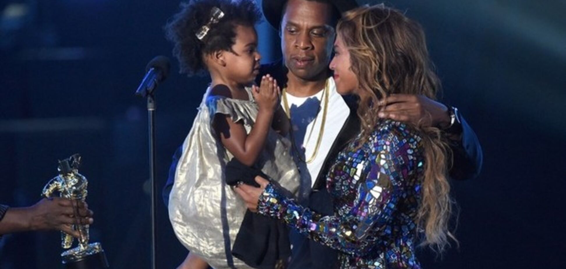 Джей Зи спел на концерте, что Бейонсе снова беременна