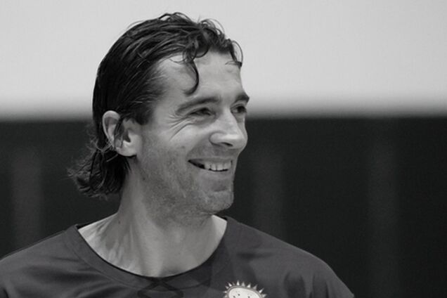 Знаменитый хоккеист повесился на балконе отеля