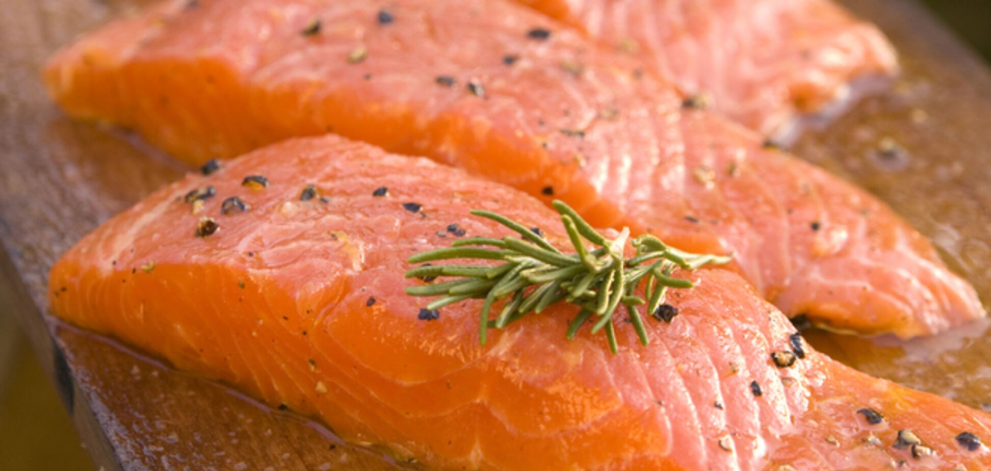 Искусственно выращенный лосось - один из самых жирных продуктов