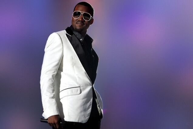 Канье Уэст попросил подростка-инвалида встать во время концерта