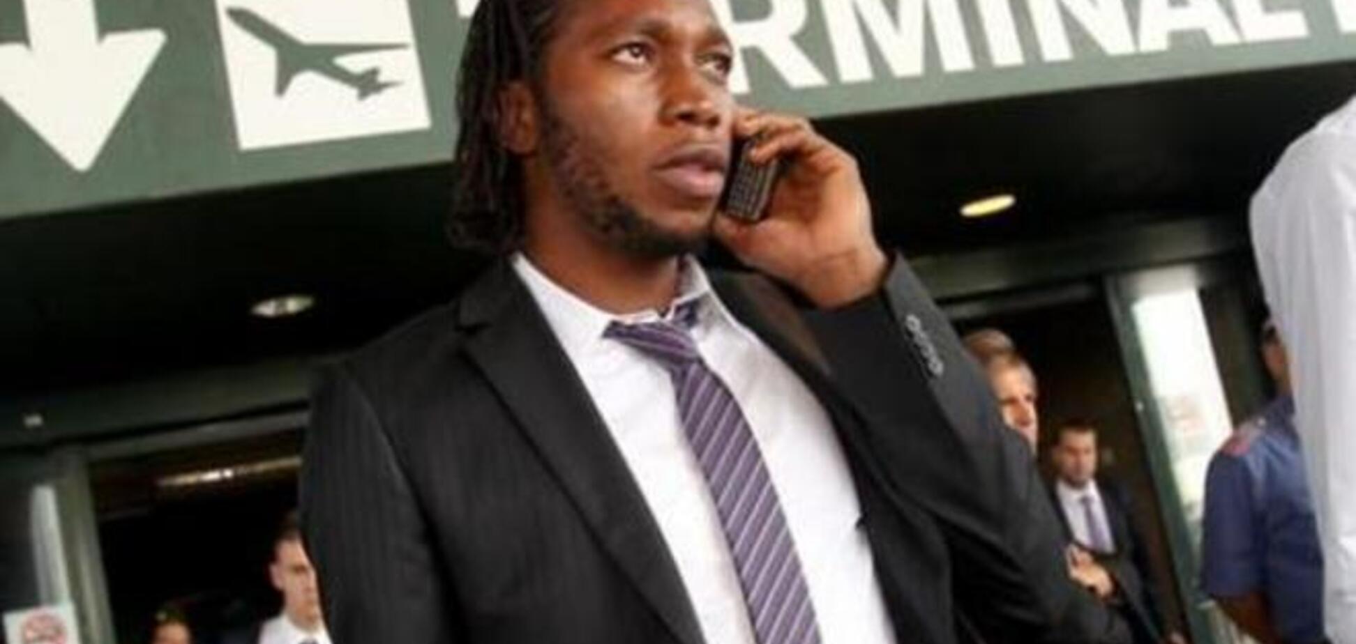 Нападающий 'Динамо' лечит травму коктейлями на пляже