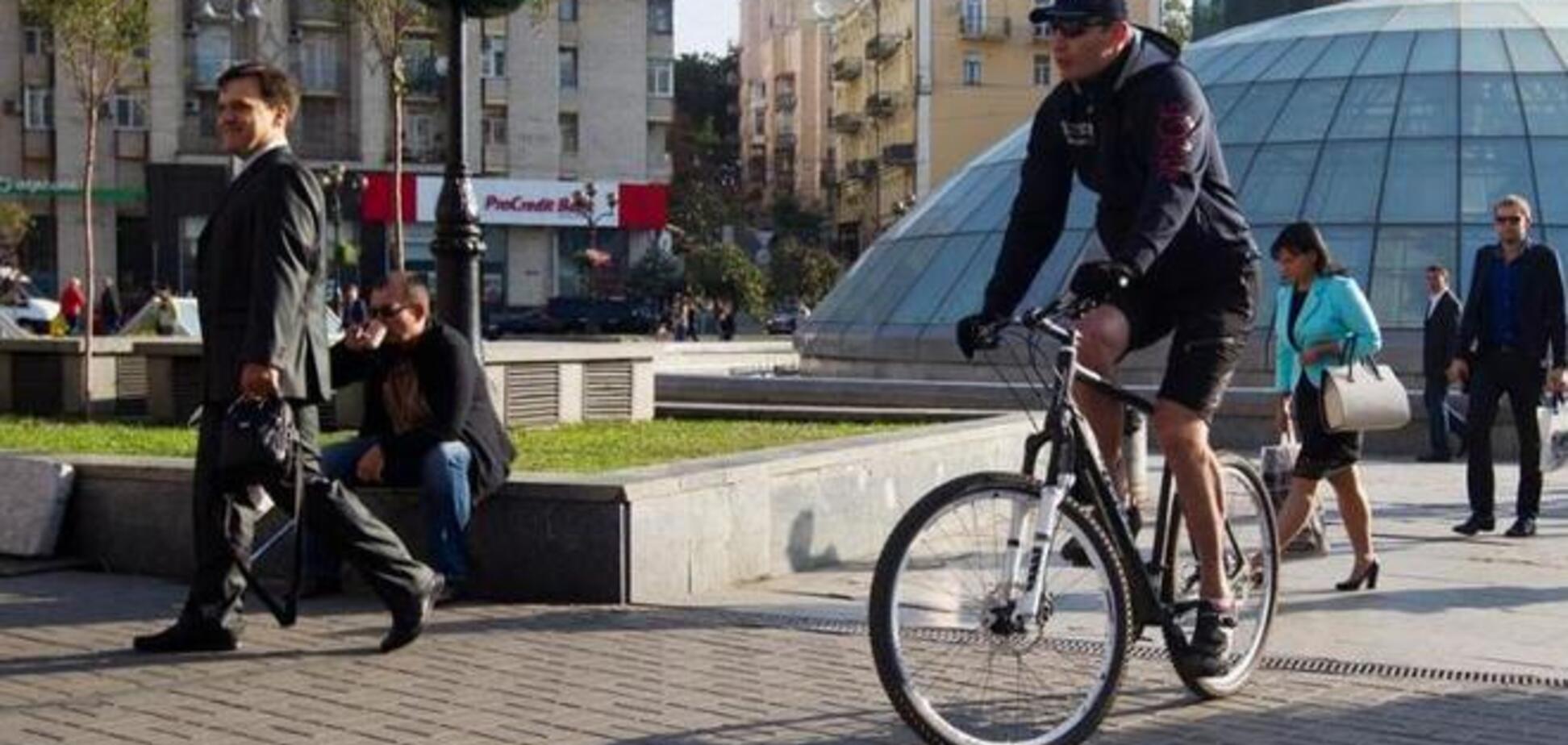 Кличко приехал на работу на велосипеде