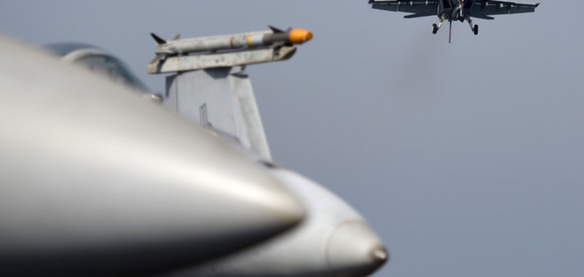 США нанесли первый авиаудар по позициям 'Исламского государства'