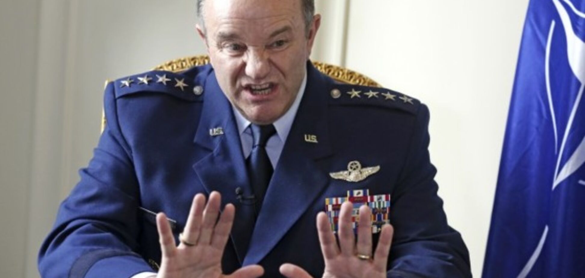Командующий силами НАТО в Европе обвинил Россию в ведении 'гибридной войны' против Молдовы
