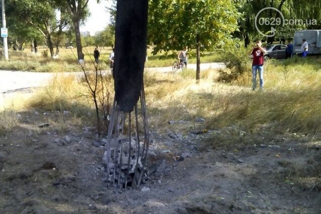 В Мариуполе внезапно взорвался столб: ударной волной в лицее выбило окна