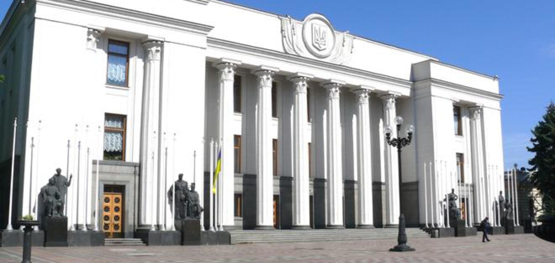 Верховная Рада Украины начала открытое пленарное заседание