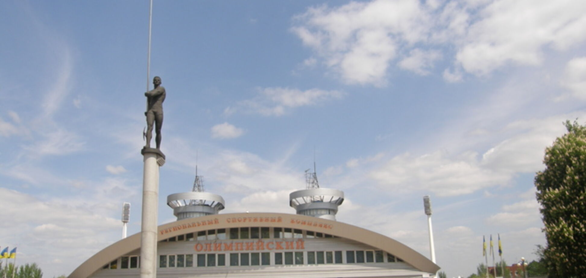 Террористы захватили спорткомплекс 'Олимпийский' в Донецке