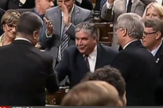 Правительство Канады стоя апплодировало Порошенко