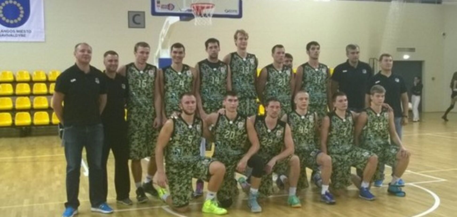 'Будивельник' презентовал форму в поддержку украинской армии