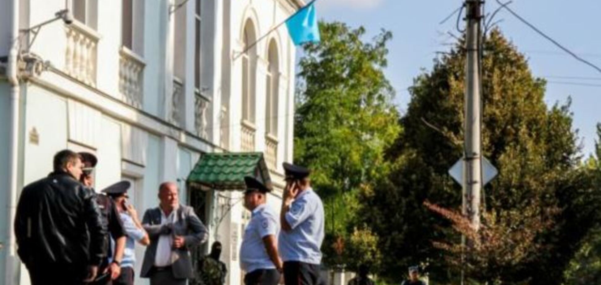 ФСБшники пришли в Меджлис опечатывать имущество крымскотатарской благотворительной организации