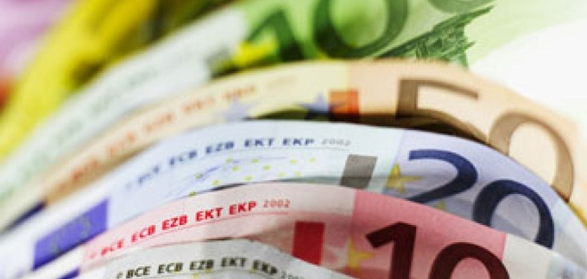 Курс евро к гривне в обменниках приблизился к новой рекордной отметке