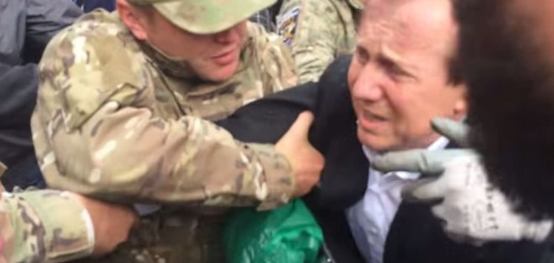 Появилось новое видео с Журавским в мусорнике: пусть благодарят, что до расстрелов не дошло