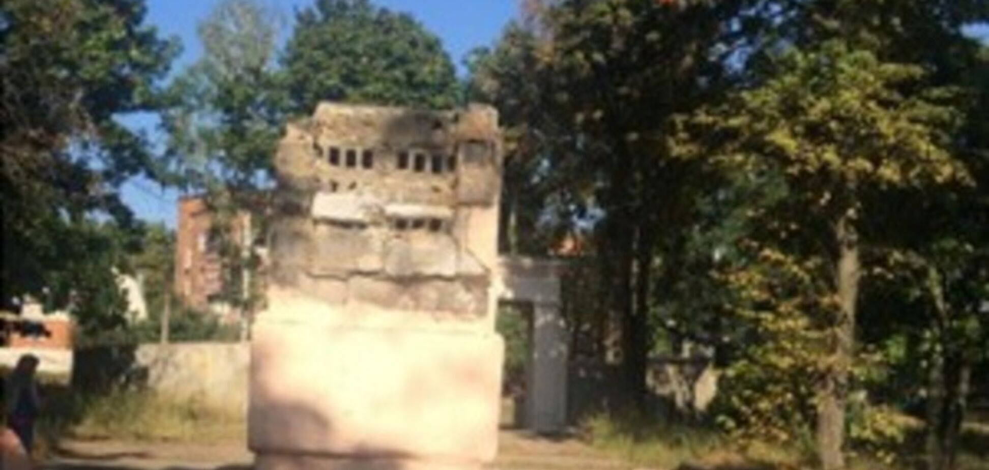 В Харькове разрушили памятник Ленину