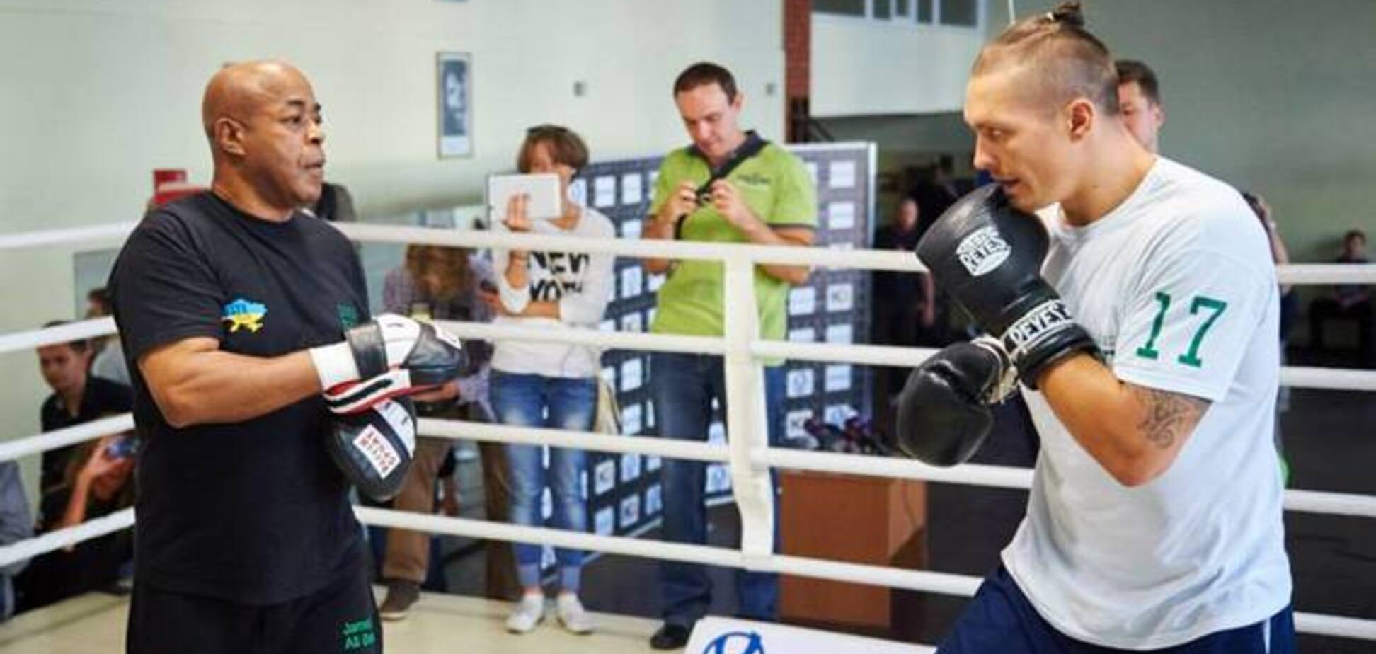 Усик провел открытую тренировку накануне чемпионского боя
