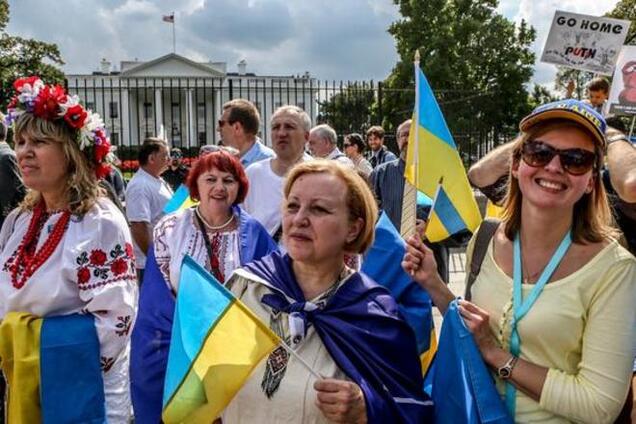 Порошенко у Белого дома встретили с флагами Украины