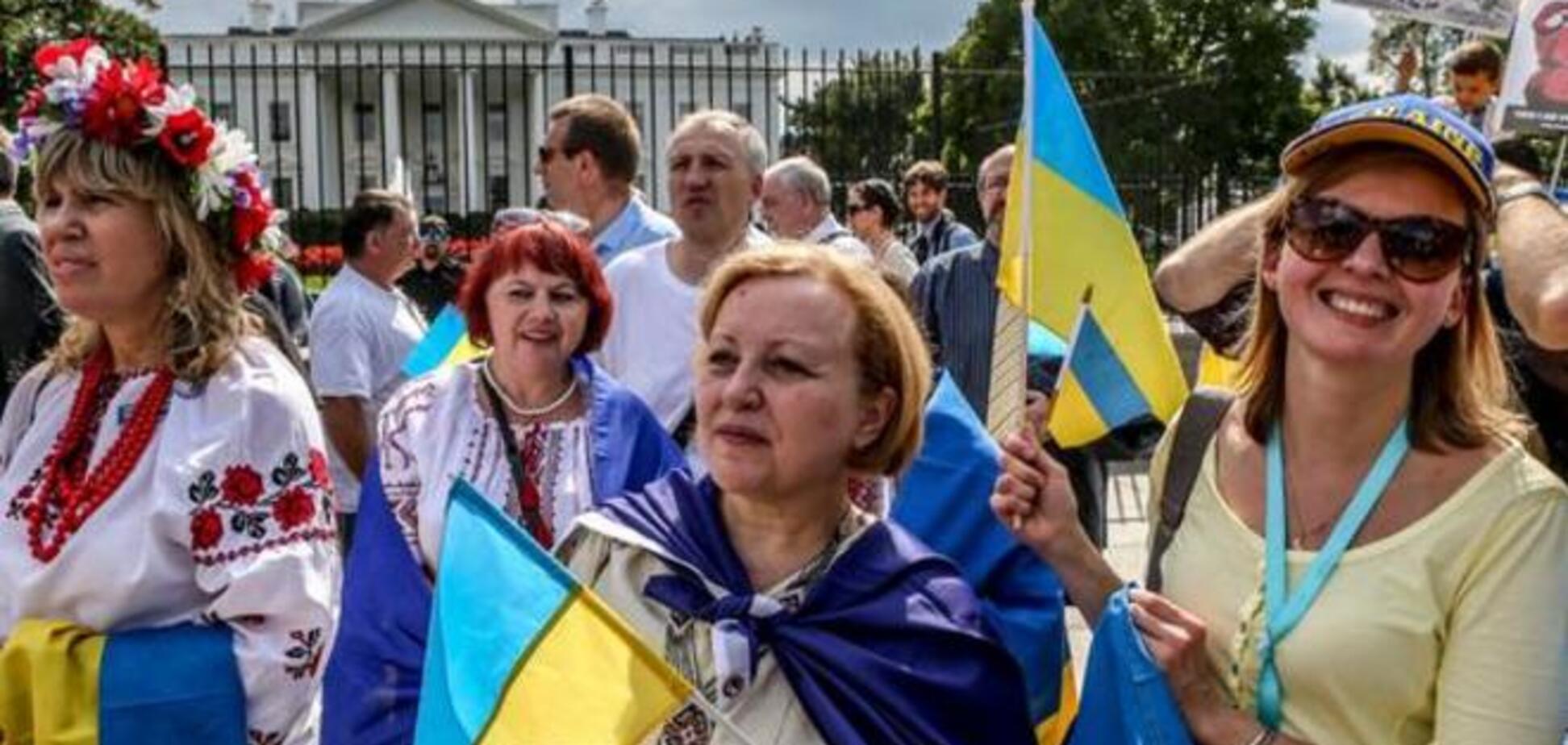 Порошенко у Белого дома встретили с флагами Украины