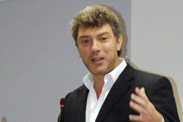 Лимонов предложил лишить Немцова гражданства России