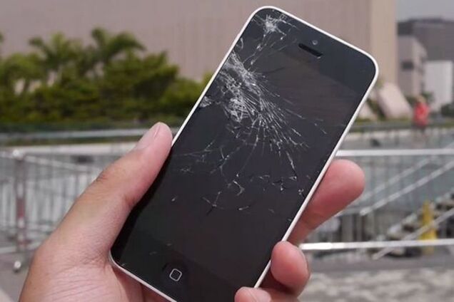 Мережу підірвало відео 'першого iPhone 6, що впав'