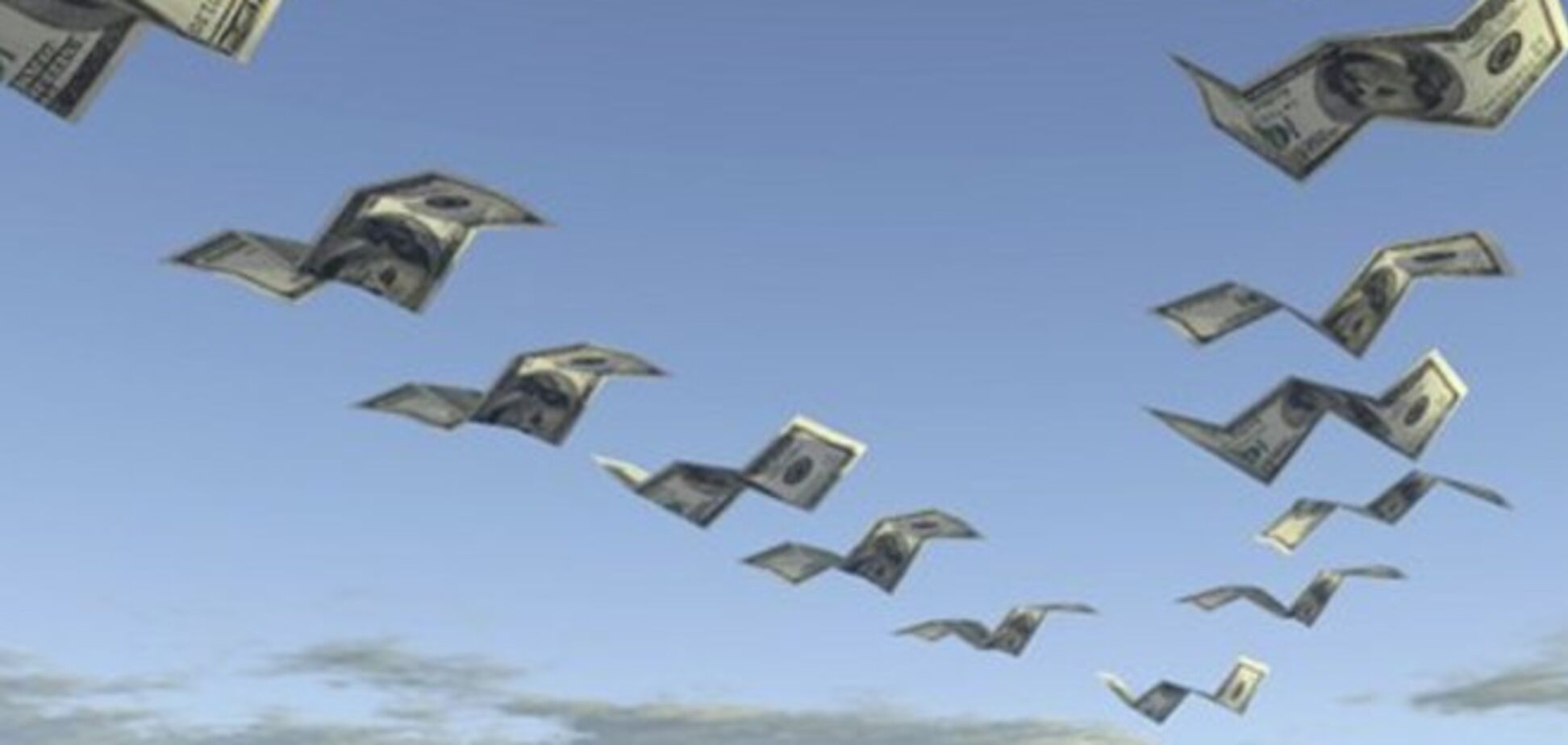 Российские вкладчики вывели из банков РФ валюты почти на $4 млрд