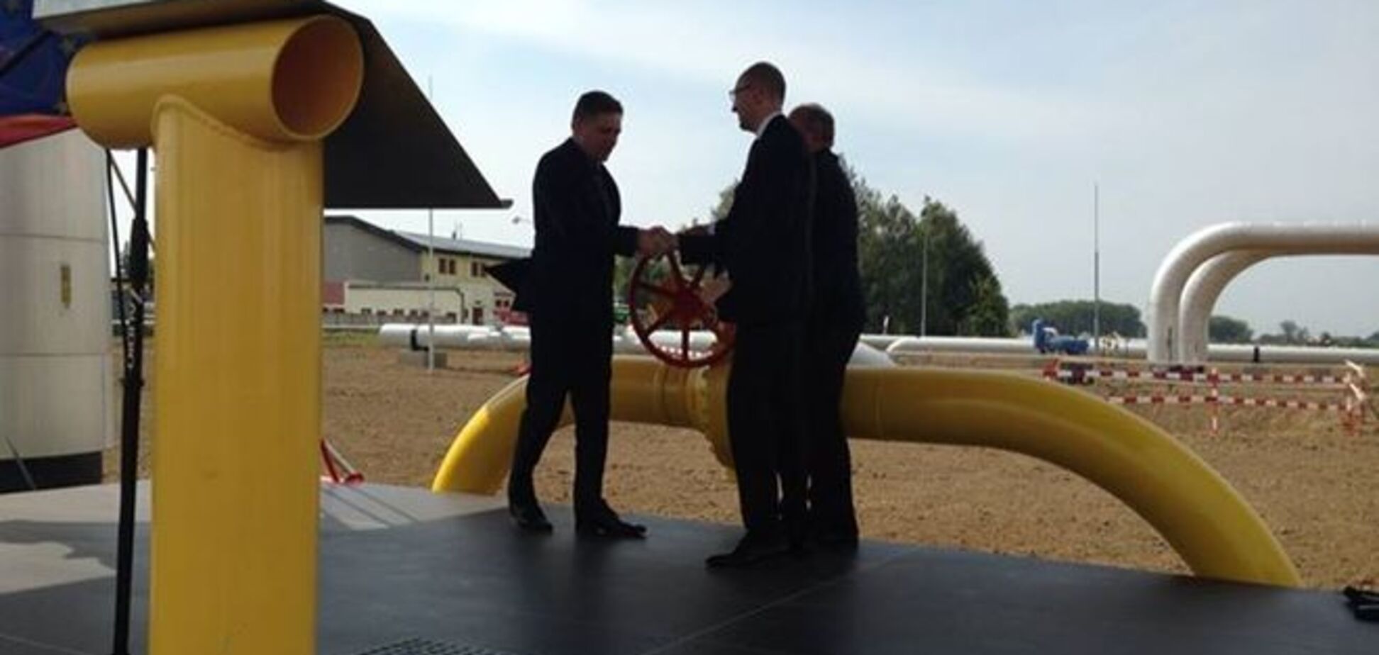 Словакия официально запустила реверс газа в Украину