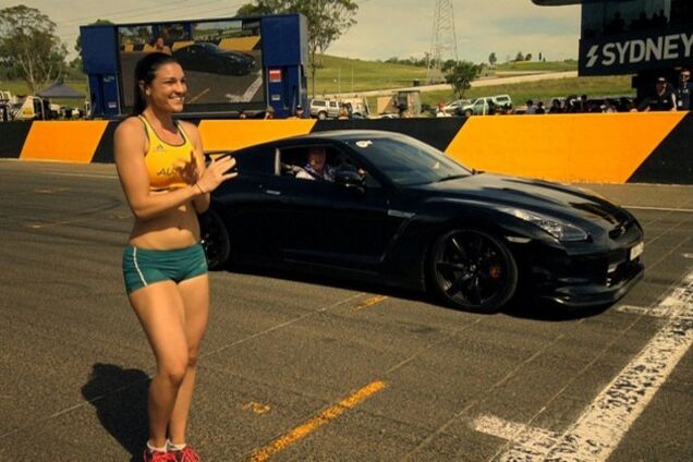 Проверено кто быстрее: суперкар Nissan GT-R или олимпийская чемпионка