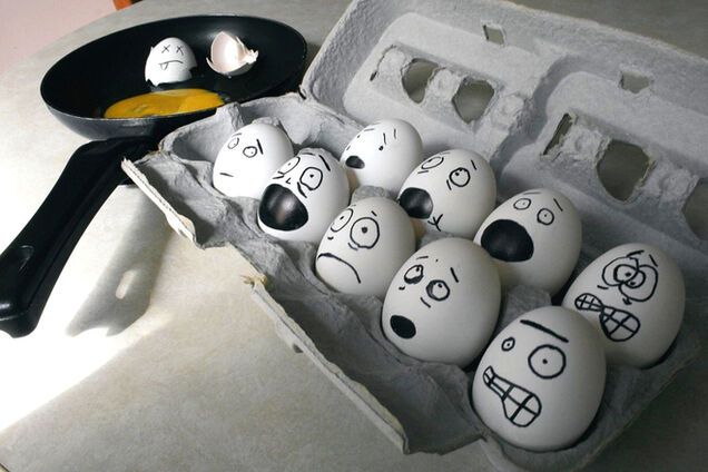 Роспотребнадзор призвал россиян не есть куриные яйца в Европе